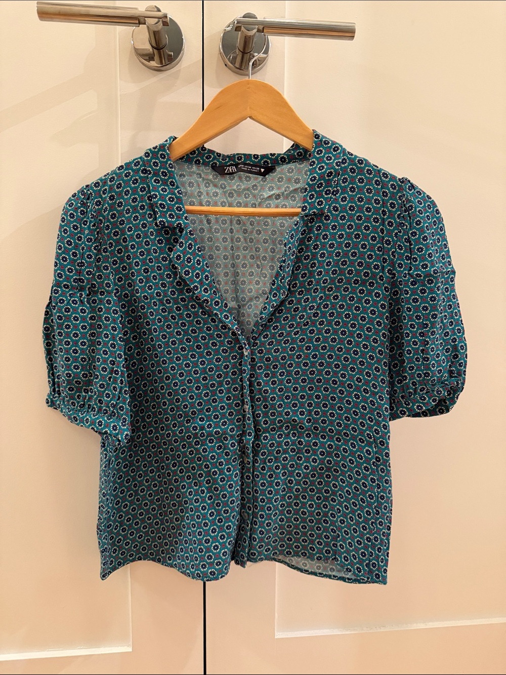 Zara Teal Printed Short-Sleeve Button-Front Blouse size M
